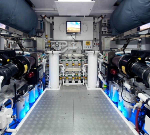 Motor yacht Star engine room
