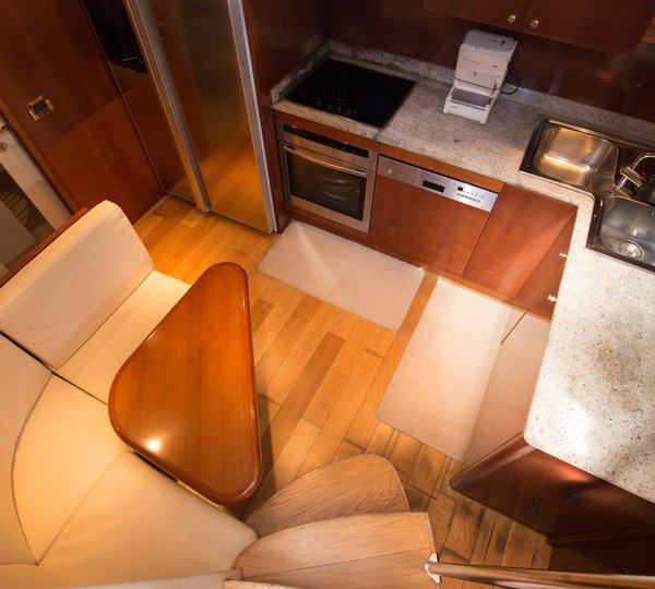 Motor yacht TIUNA - 009