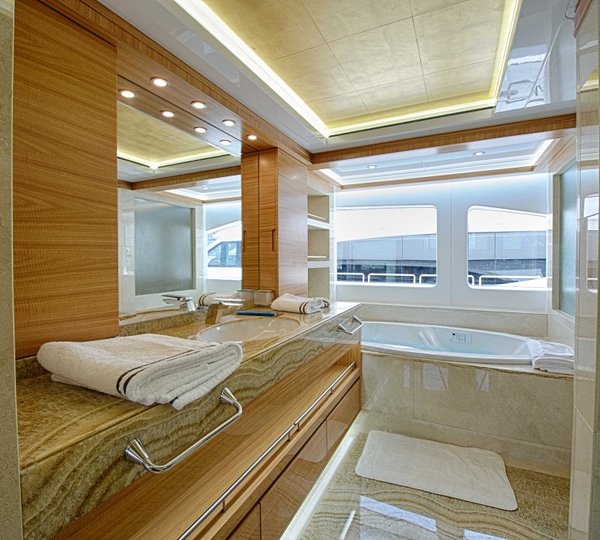 Motor yacht UAQ 1 - Owners en suite