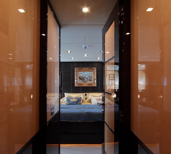 Motor yacht VERA - Hallway