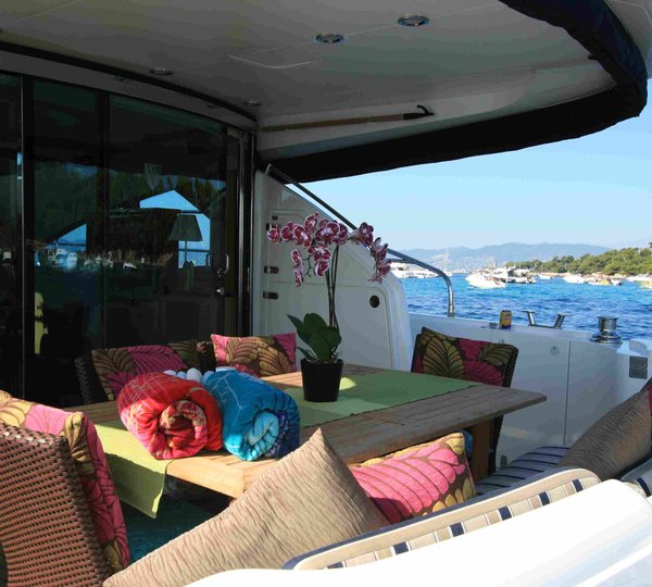 Motor yacht WAVE -  Aft Deck