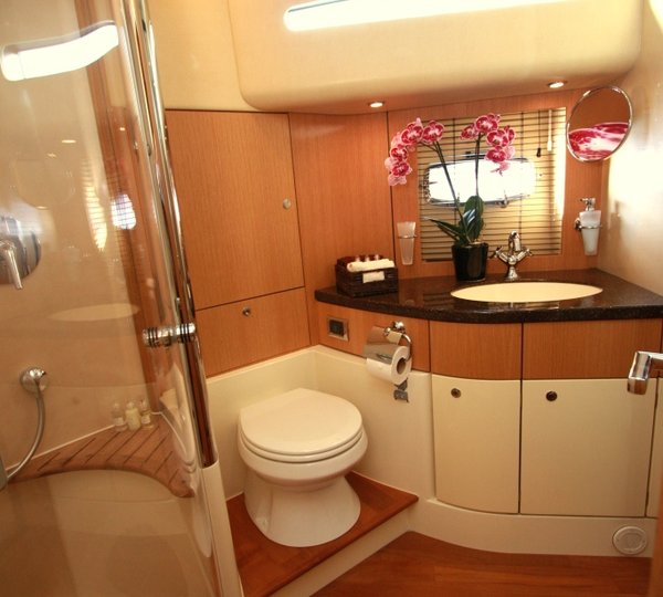 Motor yacht WAVE -  Bathroom