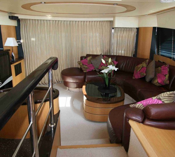 Motor yacht WAVE -  Main Salon