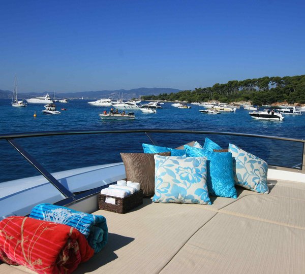 Motor yacht WAVE -  Sunpads