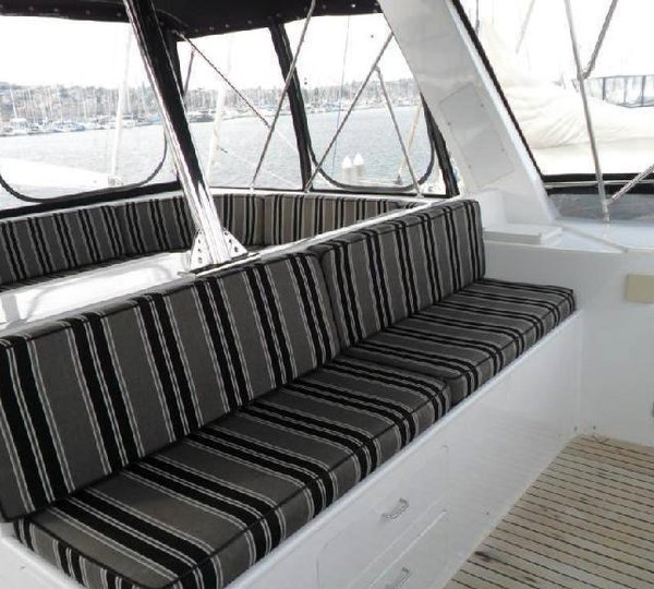 Motor yacht ZIA -  Flybridge Seating
