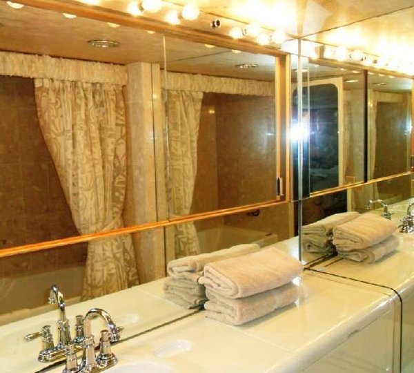 Motor yacht ZIA -  Master Ensuite