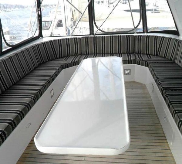 Motor yacht ZIA -  Upper deck Dining