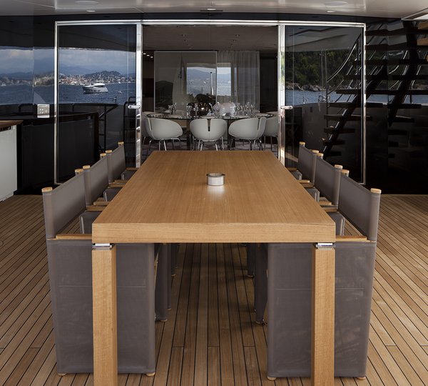 Mr T al fresco dining table