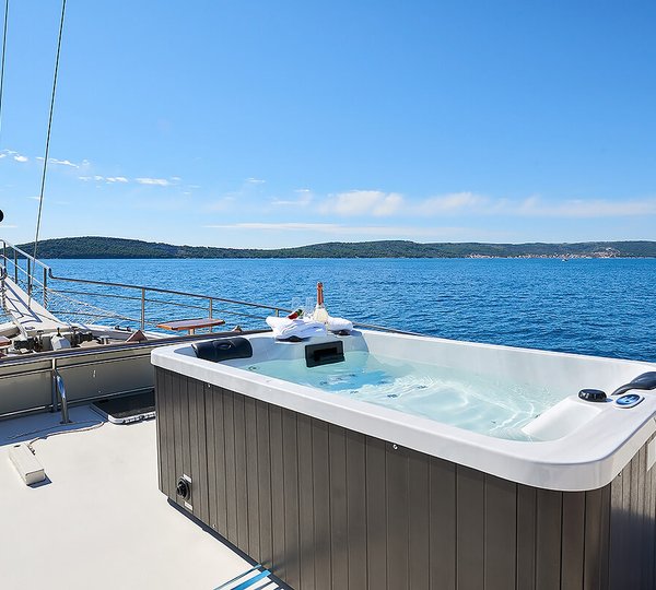 NAUTILUS - Jacuzzi view