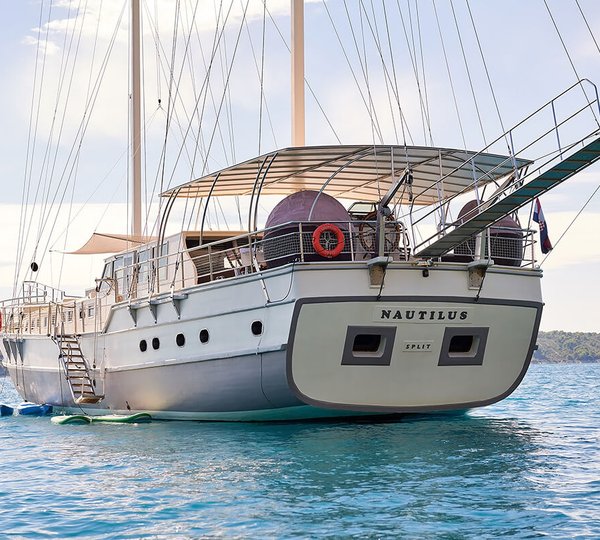 NAUTILUS - Rear View