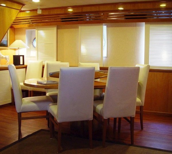 NAVE BARBARA -  Dining