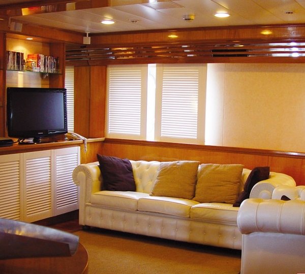 NAVE BARBARA -  Salon View 2