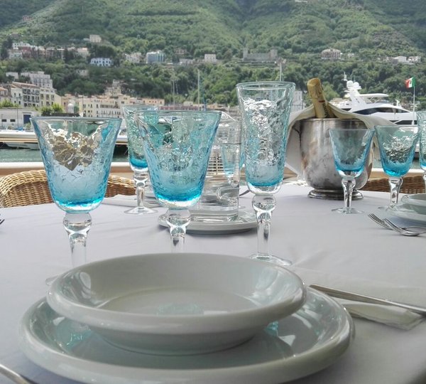 NEVER ONE - Alfresco detail