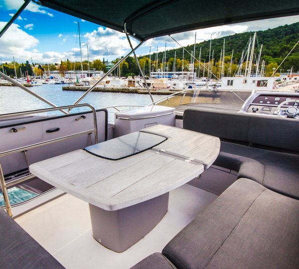 NIMADO - Upper alfresco dining