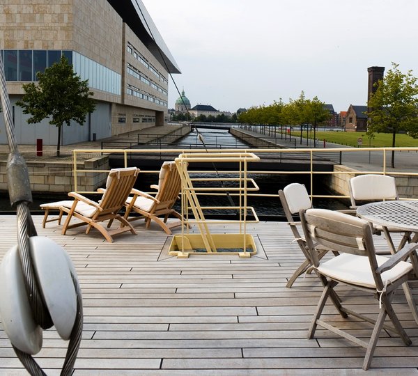 Navigator -  Sundeck View 2