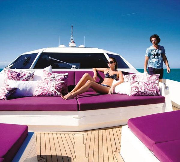 Numarine 78HT yacht HIP NAUTIST Foredeck