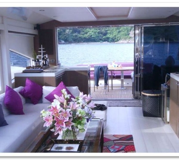 Numarine 78HT yacht HIP NAUTIST Main Salon
