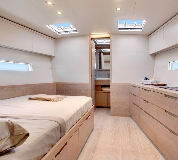 ONE SHOT - Double cabin 3