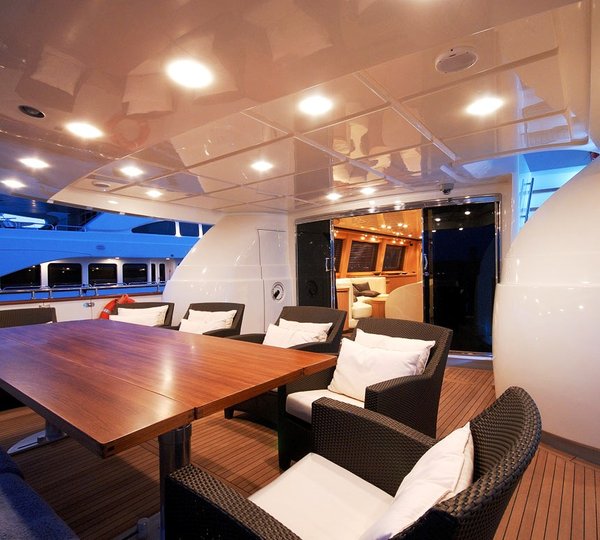 aft deck alfresco dining option