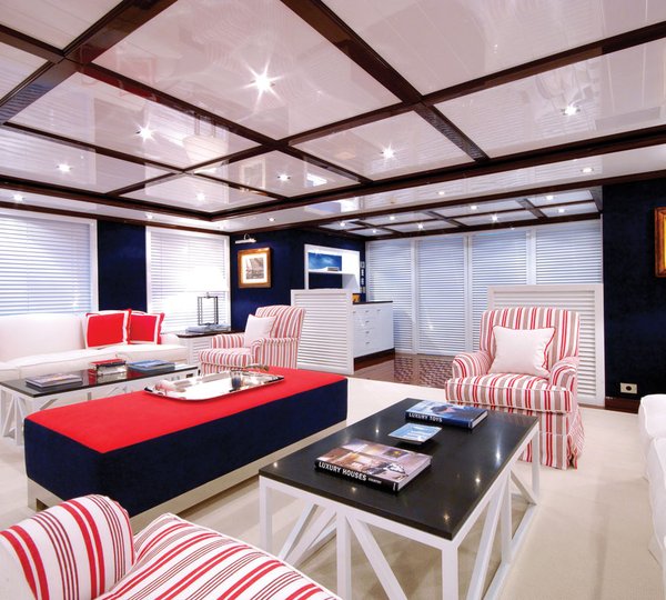 OXYGEN -  Main Salon 2