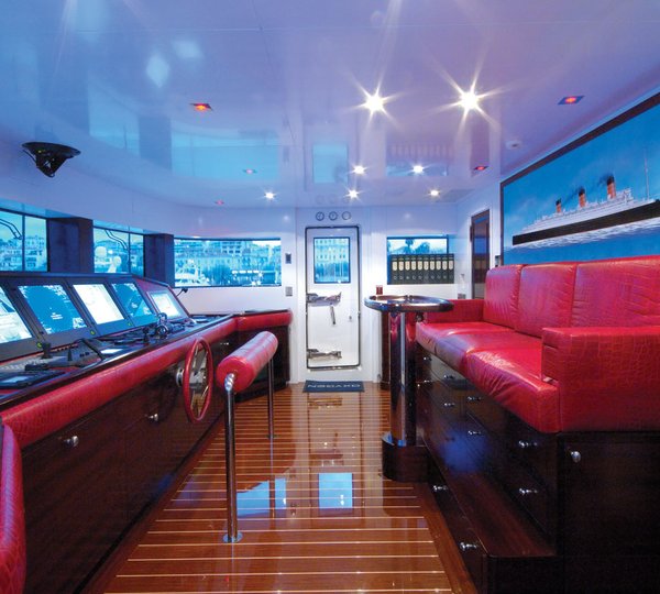 OXYGEN - Pilot House