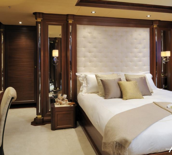 One of the staterooms of the Hakvoort Motor Yacht Mirgab VI