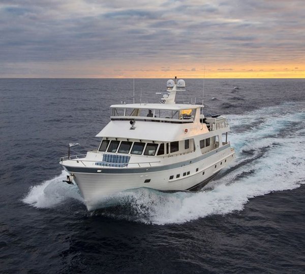 Outer Reef 860 Cockpit superyacht Ti Punch