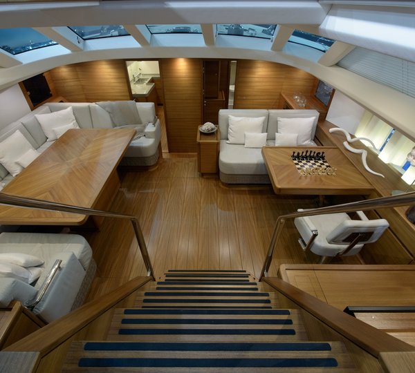 Oyster 825 sailing yacht REINA - saloon