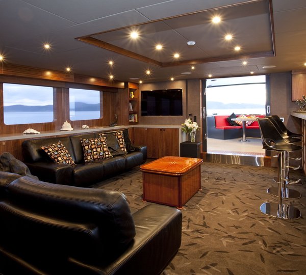 PACIFIC HQ -  Main Salon