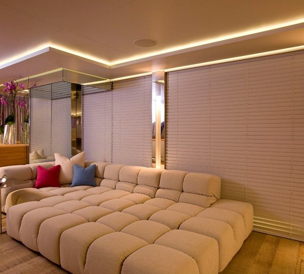 PANTHER II - Saeting In The Saloon