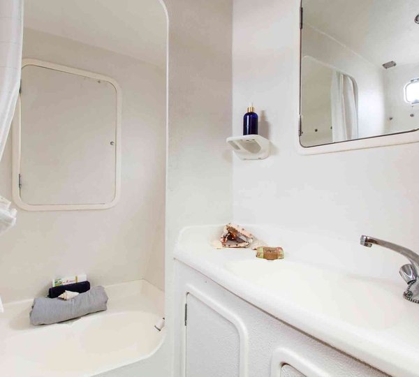 PEGASUS OF LONDON - Shower