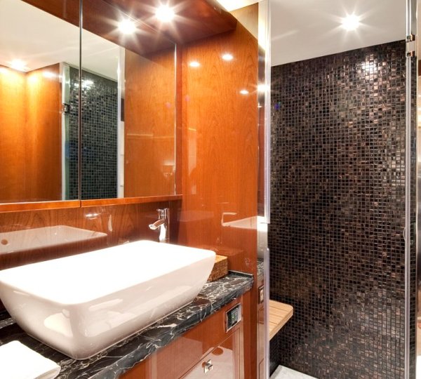 PRINCESS LILY - Guest bathroom