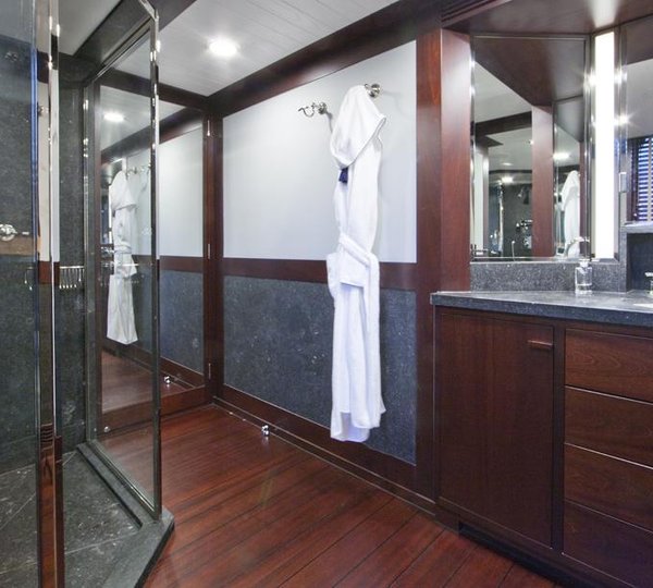 Pamela V superyacht Bathroom