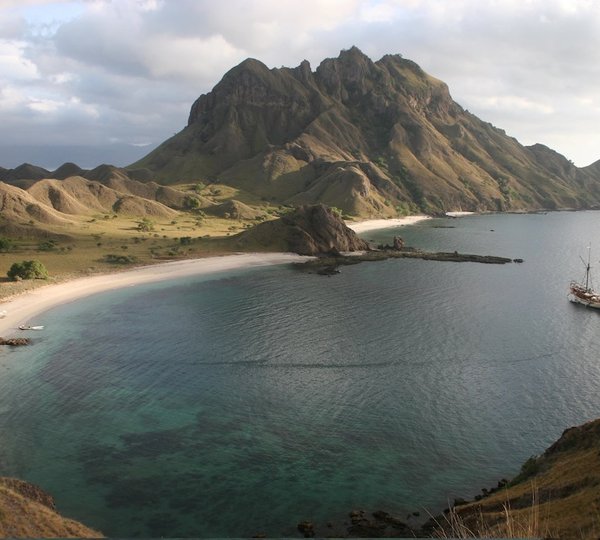 Paradise on Earth - Spectacula charter vacation aboard Silolona