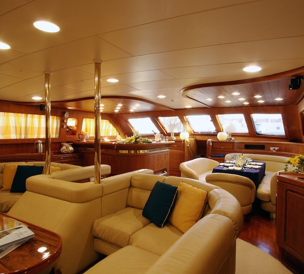 Perini Navi CLAN VI yacht - Saloon
