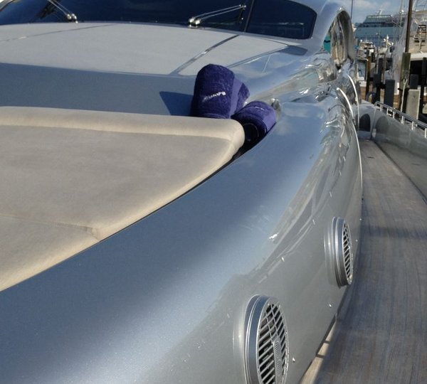 Pershing 88 - Bow port side