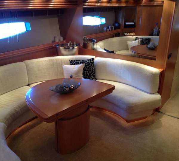 Pershing 88 - Lower salon