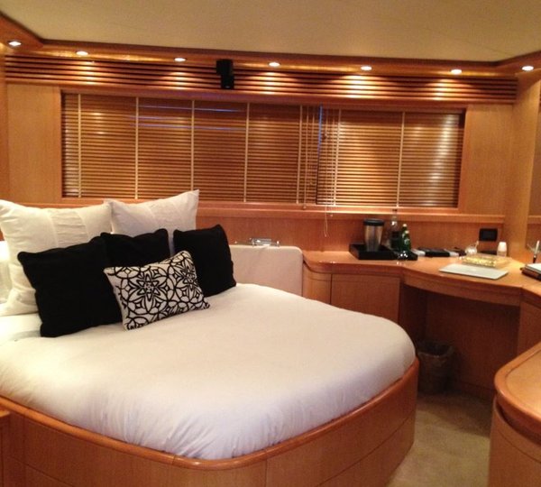 Pershing 88 - Master stateroom