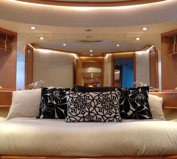 Pershing 88 - VIP stateroom
