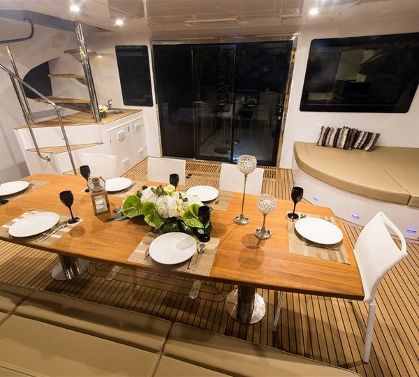 Power Cat CLOUDS -  Aft Deck Dining