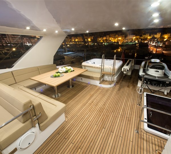 Power Cat CLOUDS -  Flybridge