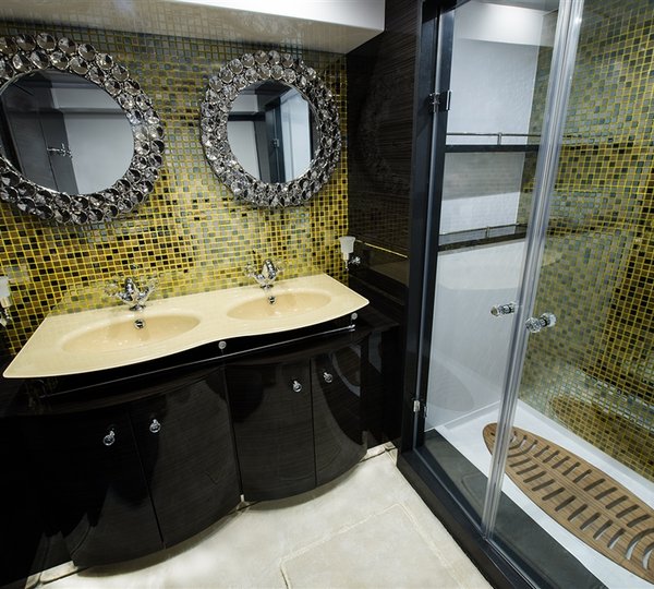 Power Cat CLOUDS -  Guest ensuite