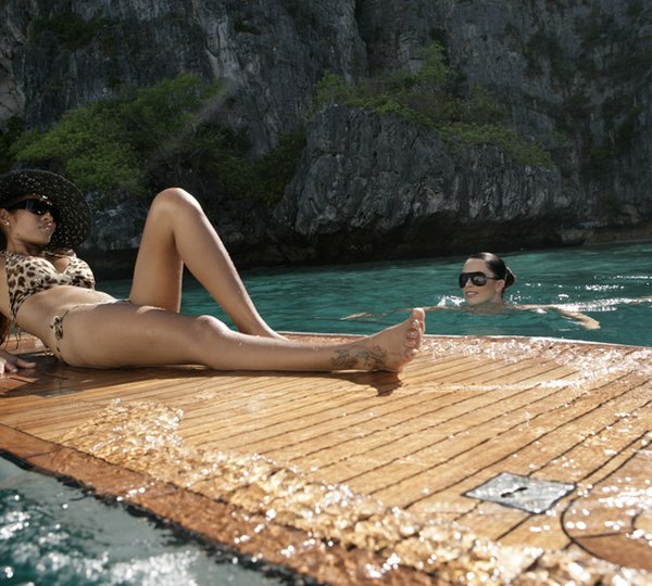 Princess 64 LADY M -  Hydraulic Bathing platform