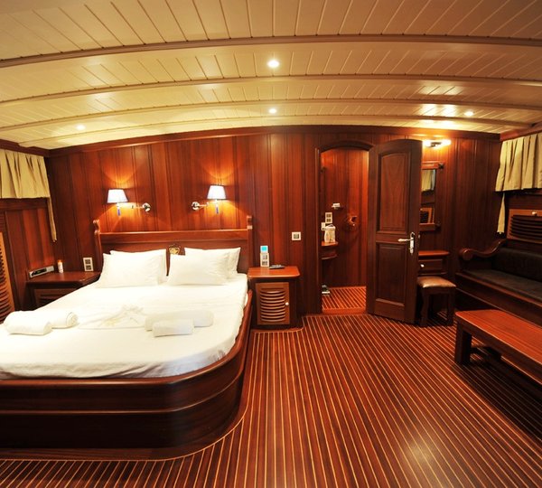 Princess Karia II -  Forward Master Cabin