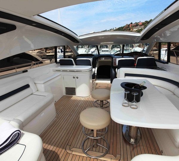 Princess Yacht PURA VIDA -  Retractable Hard Top