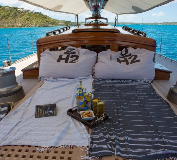 RAINBOW - Lounging under the bimini