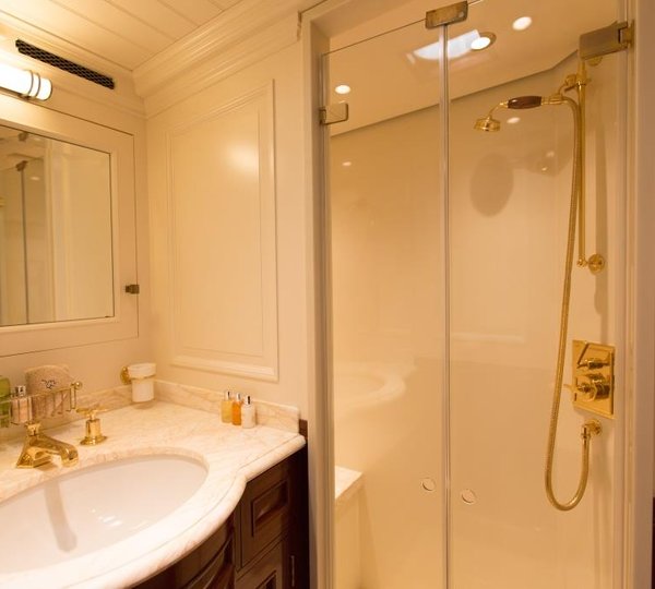 RAINBOW - Master bathroom