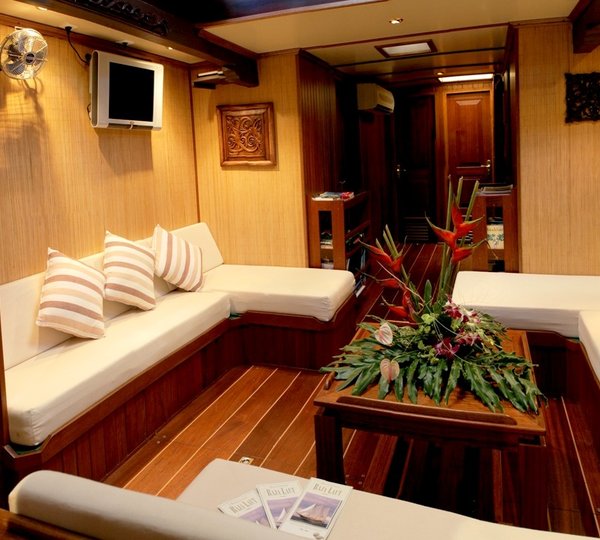 RAJA LAUT Piano Lounge