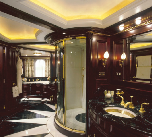 REVERIE yacht - Bathroom