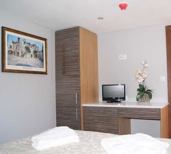 ROYAL ELEGANZA - Double cabin